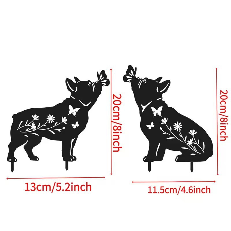 철제 바닥에 삽입된 한 쌍의 돼지