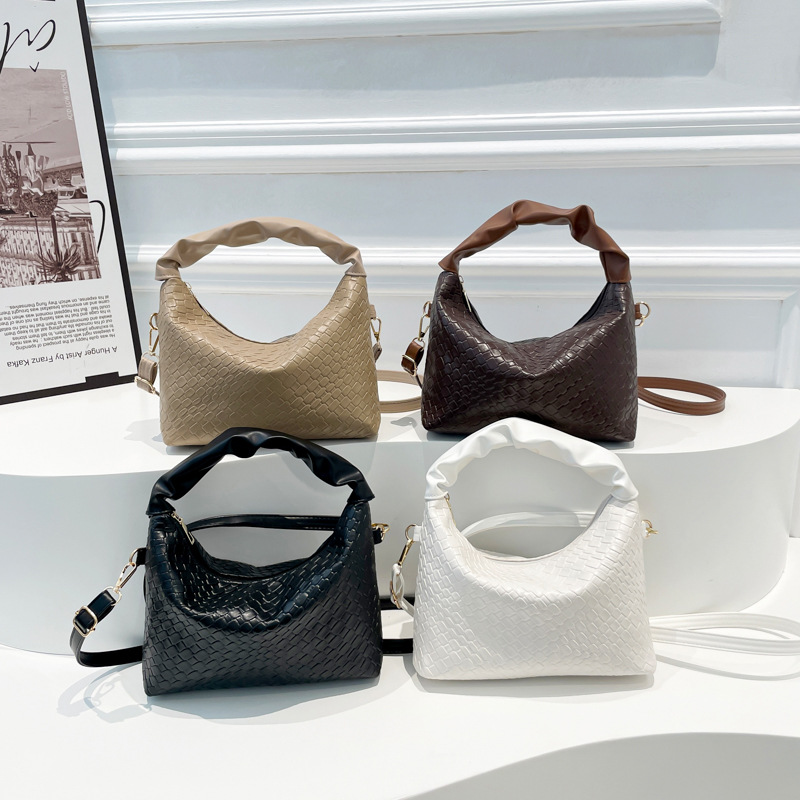 Este año bolsos populares de mujer diseño de tejido bolsos de mochila coreanos bolsos de transporte de aire extranjero 2024 nueva moda bolsos de hombro