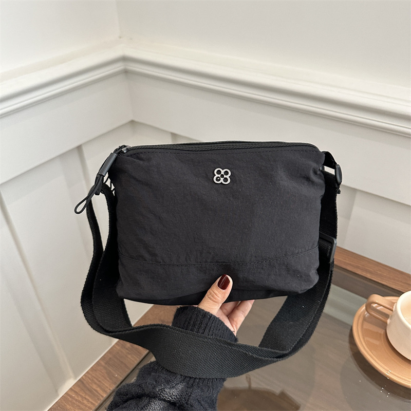 2024 invierno nuevo estilo casual simple de gran capacidad bolso de hombro para mujer bolso de lona ligero de alto valor bolso de mensajero