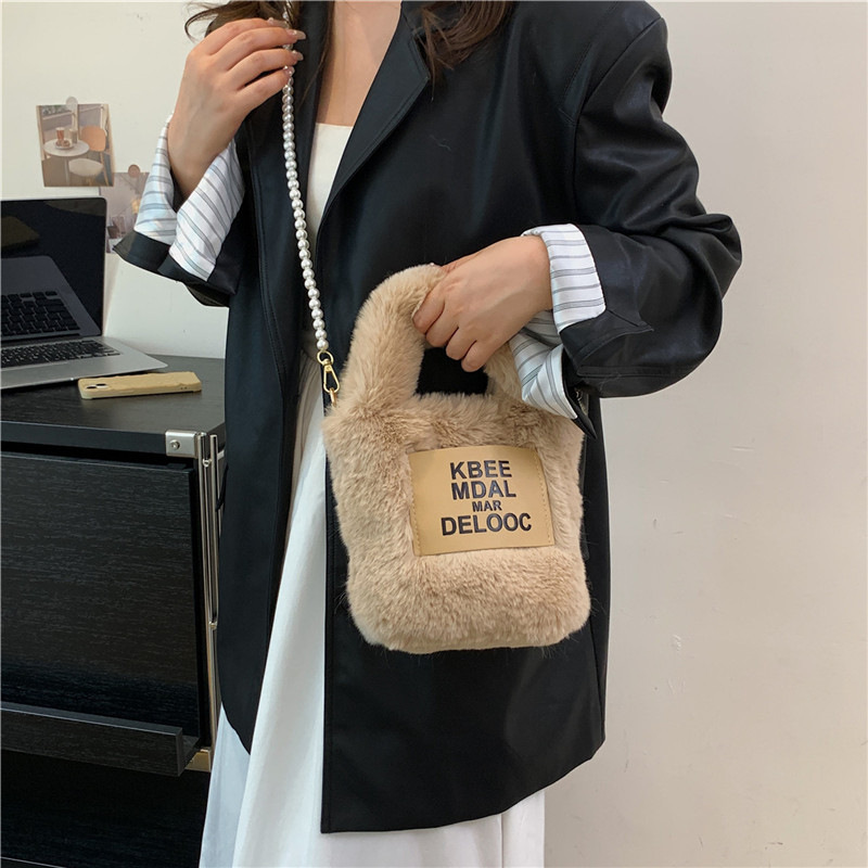 2023 New Winter, Autumn, Winter Versatile, High end, and Small Crowd Crossbody for Women Plush Bucket Chain Bag_voghion.com