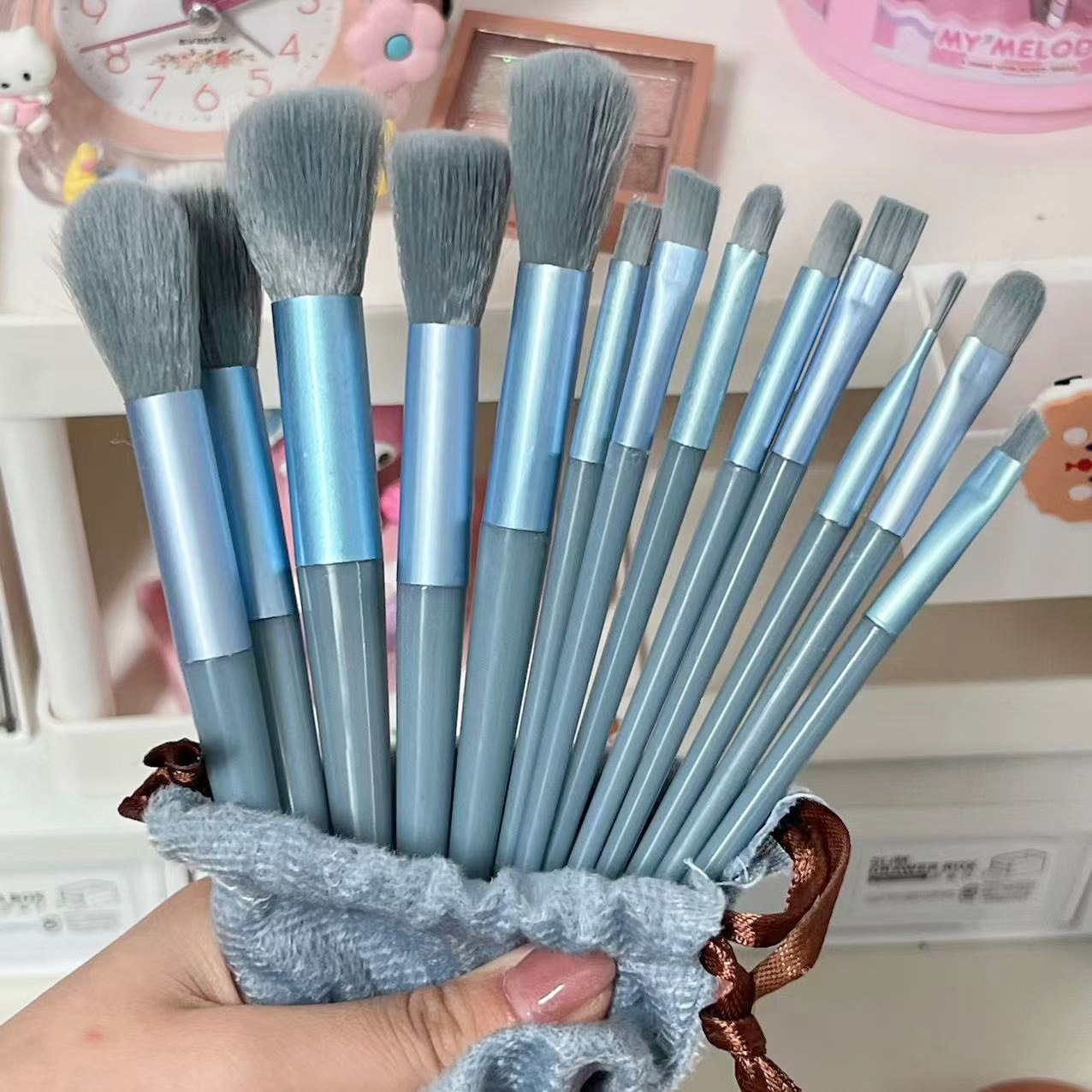 Principiante 13 pinceles de maquillaje traje conjunto completo super suave cepillo ojos estudiante barato almacenamiento portátil