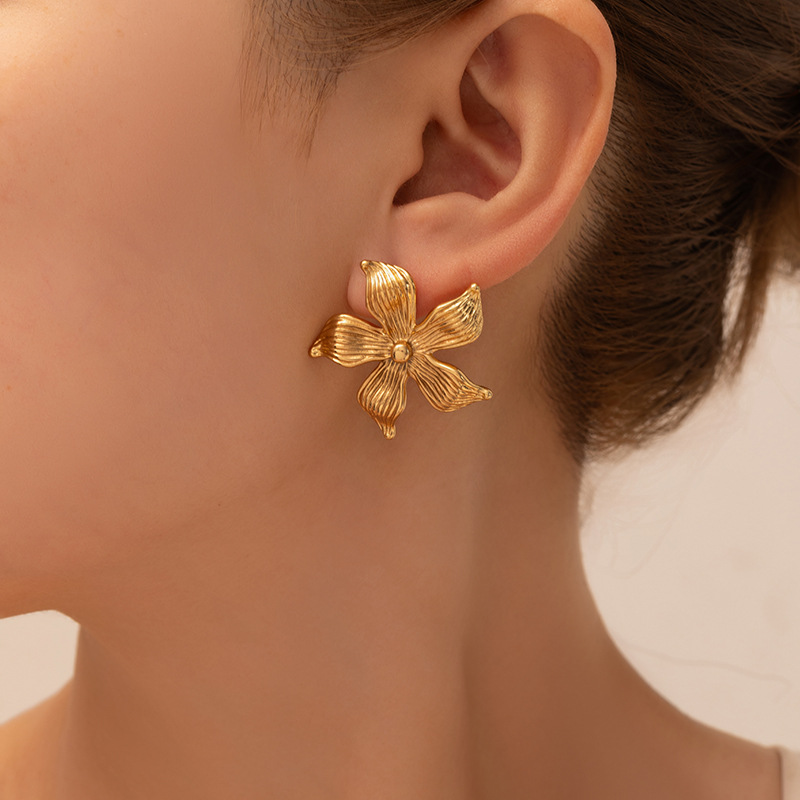 12g Weight 0.03µm Gold Plating Thickness Electroplated Gold Plating Process 201 Stainless Steel Ear Needle Material Golden Plated Plating Material Stone-Free Inlay Material Ear Studs Classification 1 Pair Quantity Daily Occasion 201 Stainless Steel Material Heart Shape, Flower, Spiral Pattern Women's Gender Elegant Style Plating Craft Heart Shape Flower Spiral Titanium Steel Elegant Waterproof Non Tarnish Surgical Steel Ear Studs 5