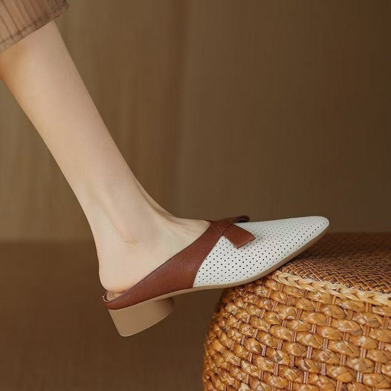 Breathable women's slippers made of soft leather