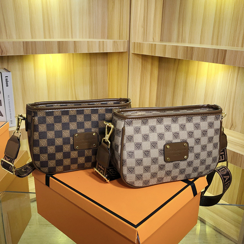 Women's bags 2023 new style versatile printed armpit bag Internet celebrity temperament high-end single shoulder crossbody bag small square bag_voghion.com