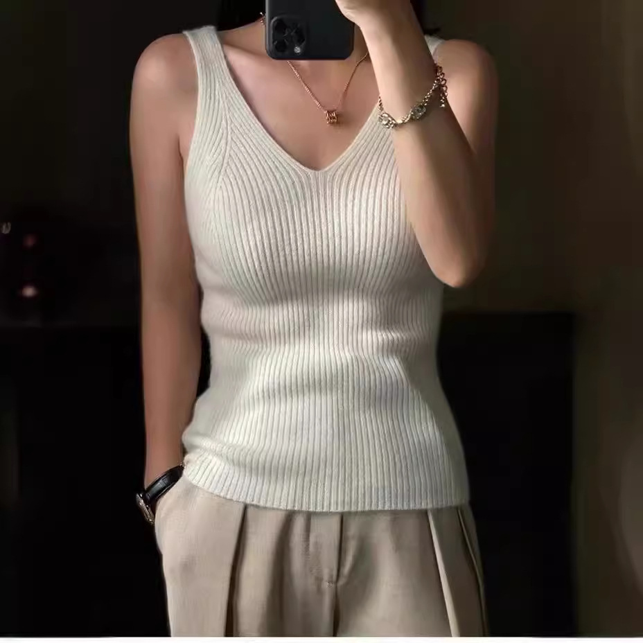 Elegant woolen T-shirt