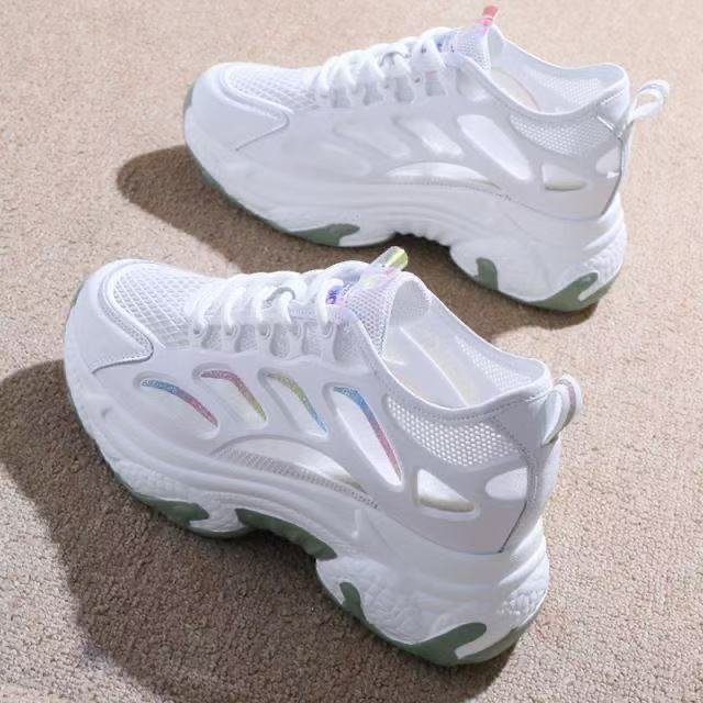 Modas de diseño hueco de moda zapatos de mujer 2026 nuevo verano malla ligera y transpirable zapatillas deportivas casuales al aire libre