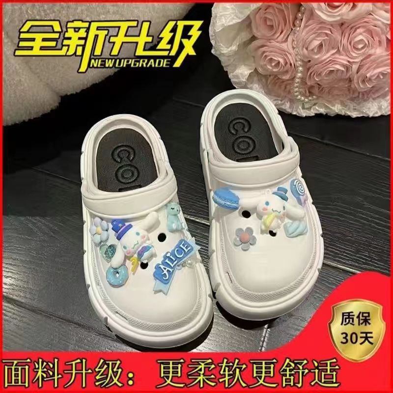 Zapatos de agujero de suela gruesa para mujer verano 2023 nueva celebridad en línea Princesa punta cerrada slip-on sandalias lindas ropa exterior para mujer