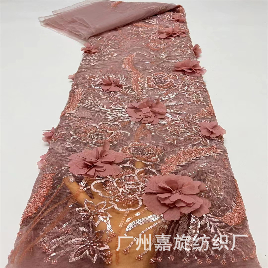 Nuevo clavos de cuentas de plumas de flores de sequilla tela bordada flor hecha a mano vestido de boda cheongsam tela de encaje de malla