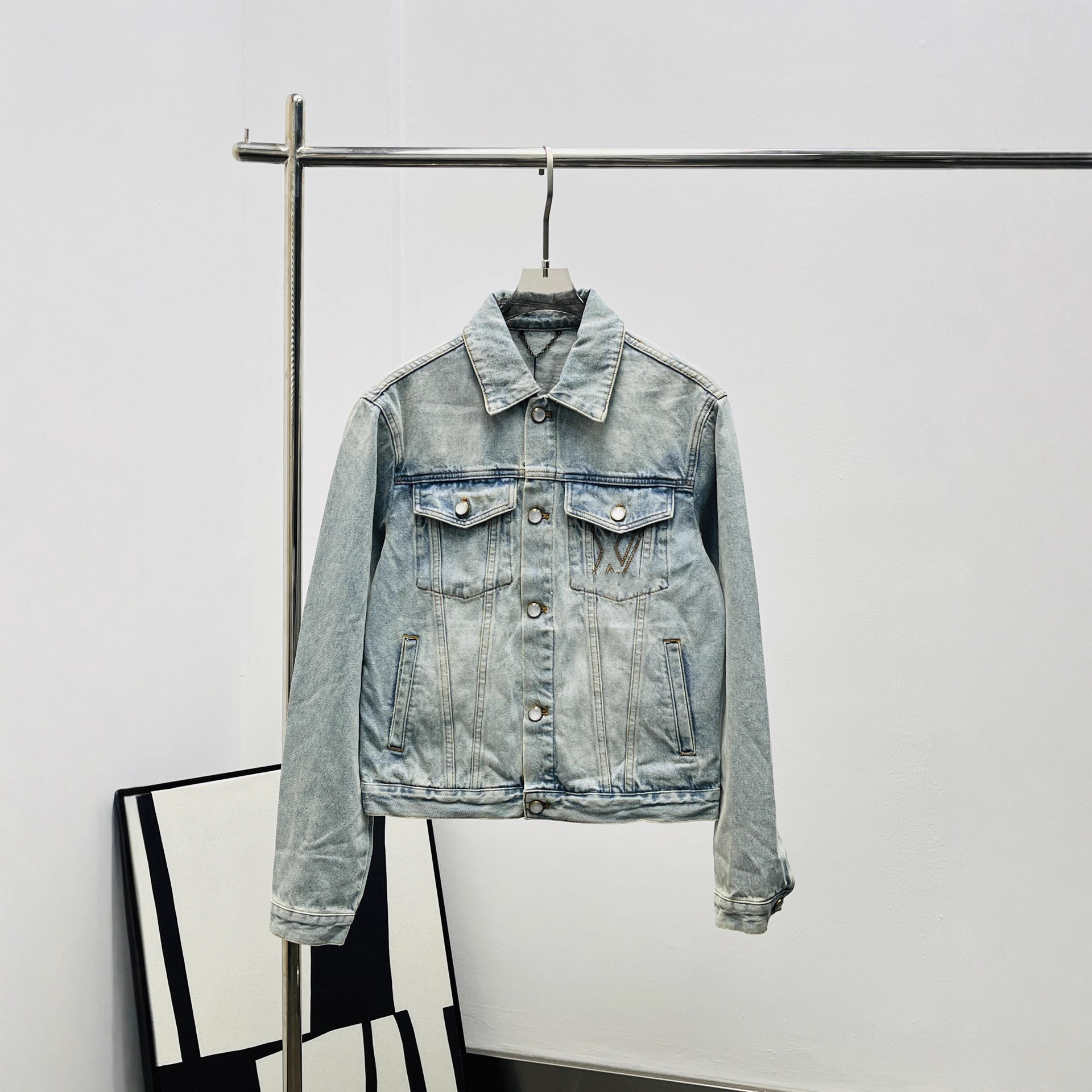 2025 Spring/Summer New Vintage Letter Logo Round Button Front Flap Pocket Denim Jacket