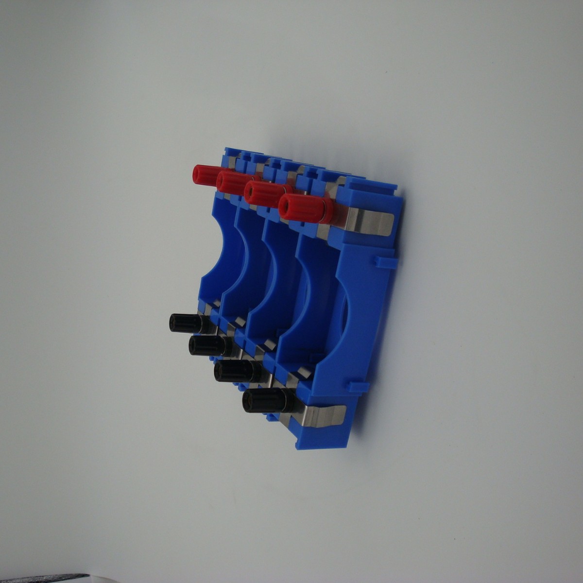 厂家现货实验教学仪器1号电池盒带铜杆接线柱 串联并联一号电池盒