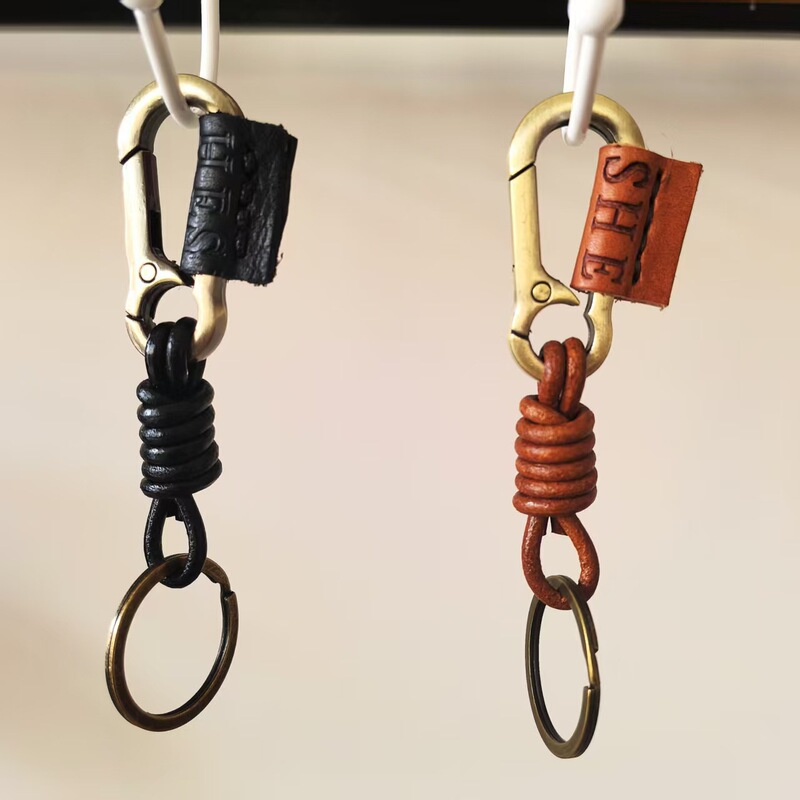 Vintage Leather Keychain with a High-End Feel, Genuine Leather Bag Charm, Retro-Style Multifunctional Cowhide Woven Climbing Carabiner for On-The-Go Use Vintage Leather Keychain with a High-End Feel, Genuine Leather Bag Charm, Retro-Style Multifunctional Cowhide Woven Climbing Carabiner for On-The-Go Use