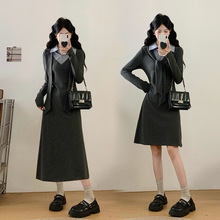 肥柒柒大码女装胖mm2025新款学院风灰调领结设计拼条纹衬衣领连衣