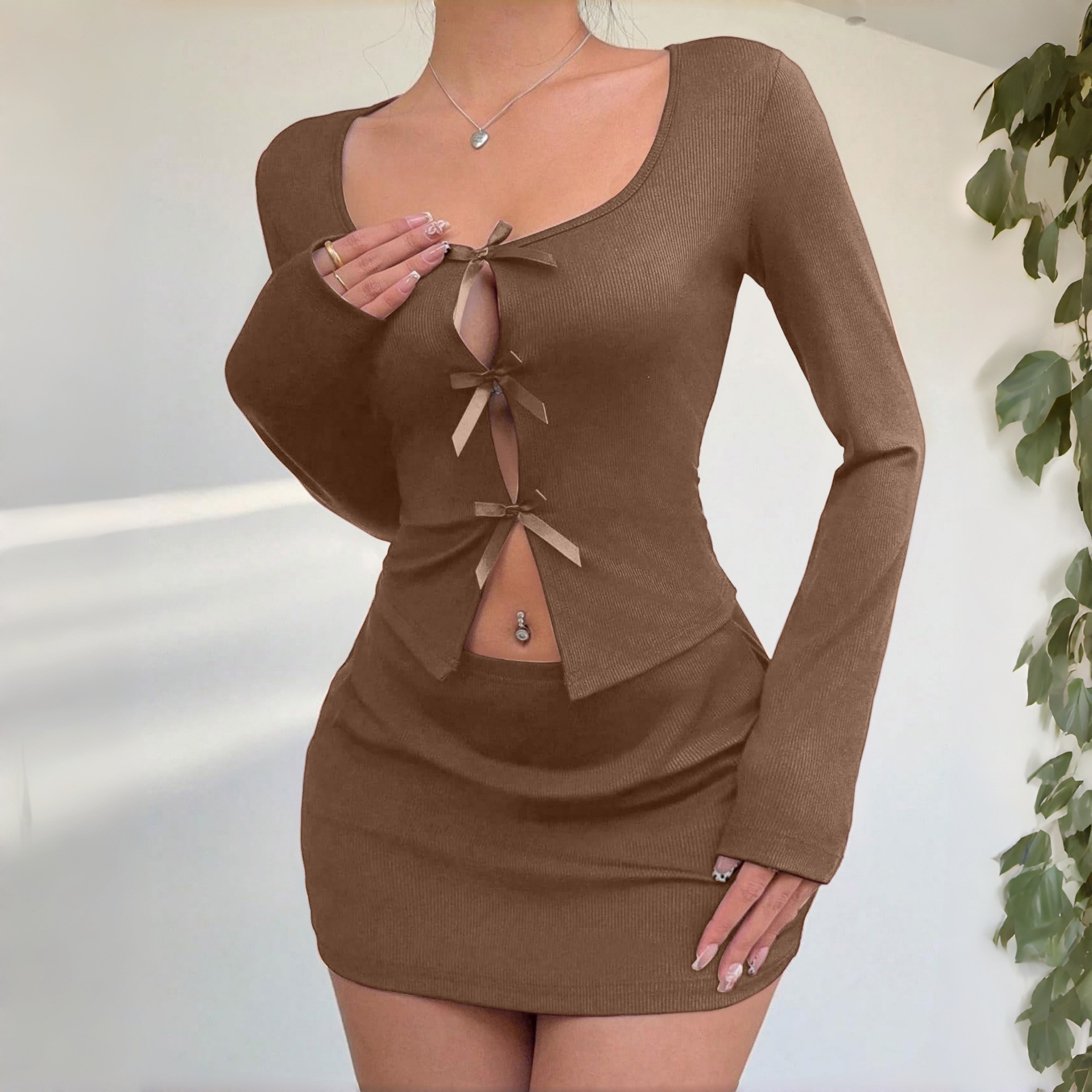 Europa y los Estados Unidos mujeres transfronterizas otoño y invierno alemanas arco sexy moda moda manga larga falda corta ropa para el hogar set