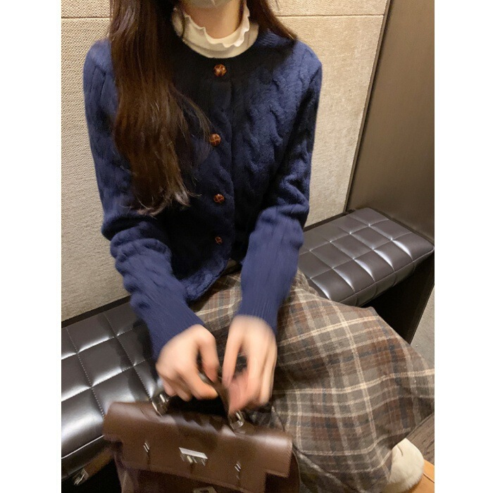 高级感软糯韩系树脂扣针织开衫2025秋季新款慵懒风圆领麻花外套女|undefined