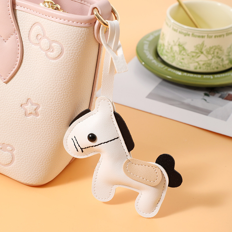 Cross-Border New Pu Leather Pendant, Simple and Versatile, Creative Little Horse, Cute and Trendy Car Keychain, Bag Decoration