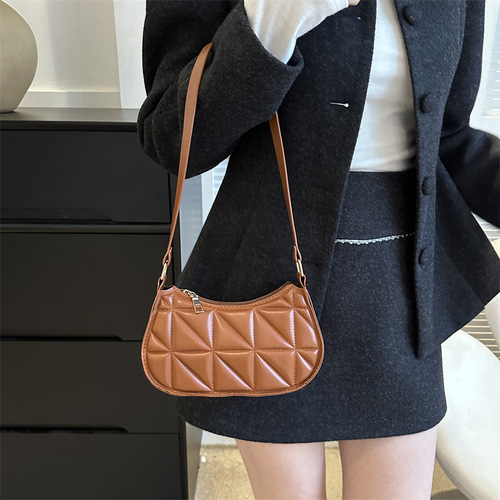 Niche design bag for women  winter new style retro casual portable shoulder bag fashion trend armpit bag for women