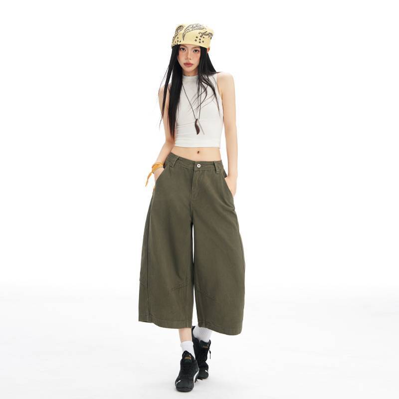 In-stock wholesale item: Military green retro deconstructed design loose wide-leg denim mid-length shorts for women, straight-leg cropped shorts In-stock wholesale item: Military green retro deconstructed design loose wide-leg denim mid-length shorts for women, straight-leg cropped shorts