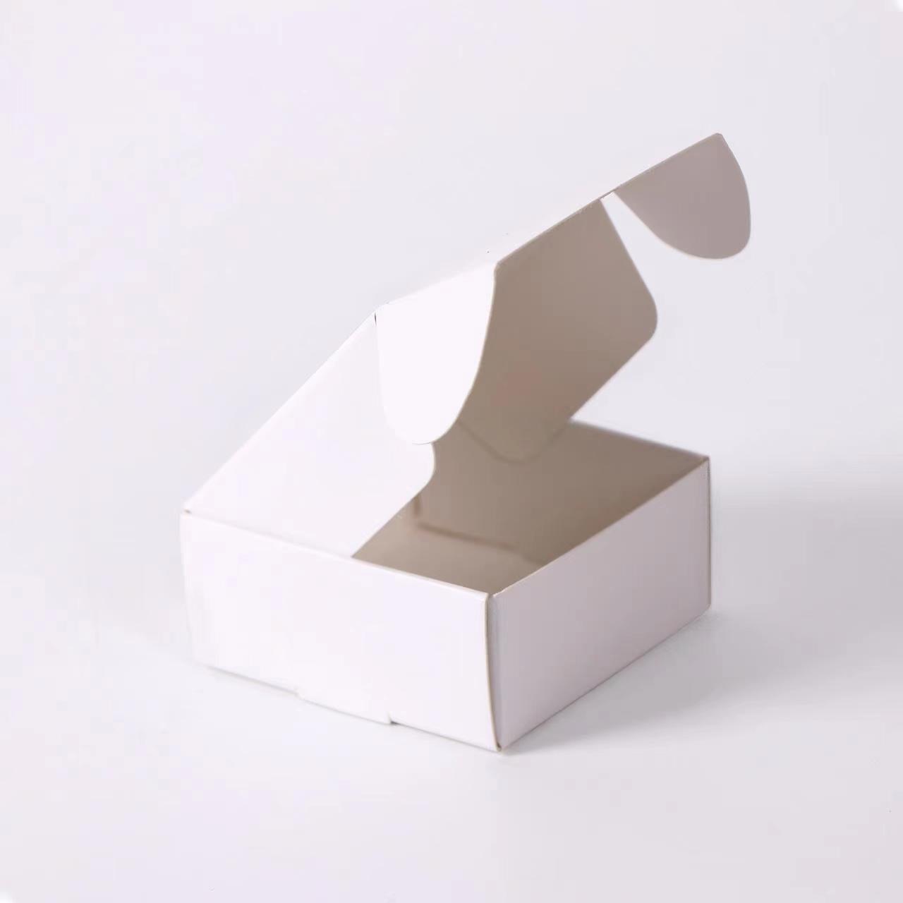 既製品の窓付き黒白牛革紙飛行機型ボックス、石鹸や茶葉など汎用折りたたみ包装箱、ジュエリー用紙箱のカスタム製作