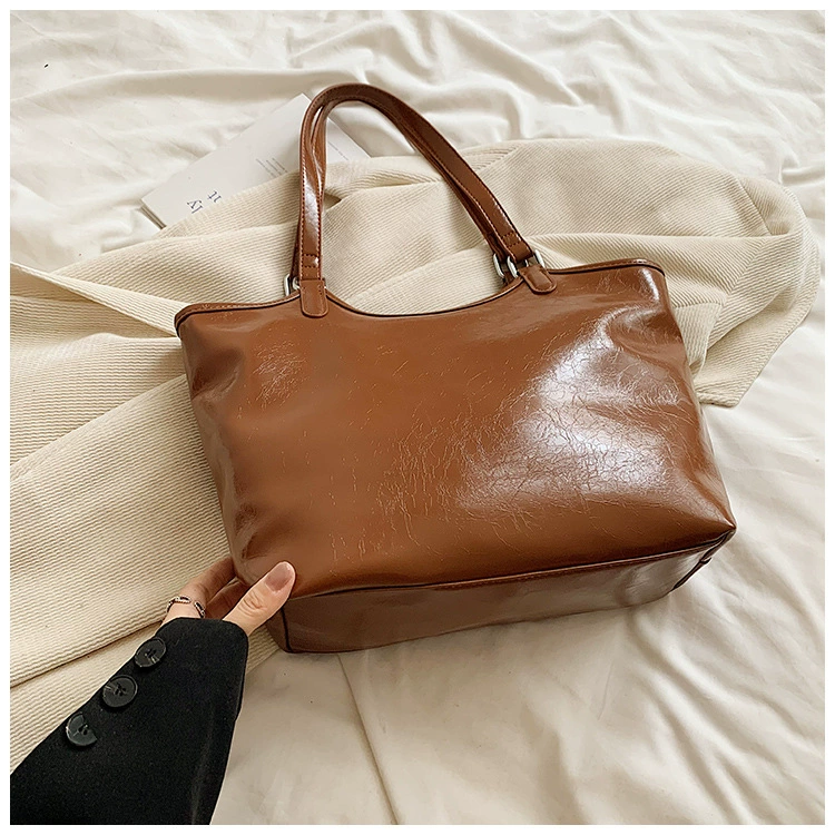 Shoulder bag, capacious one-shoulder purse, high-quality style with pendant charm