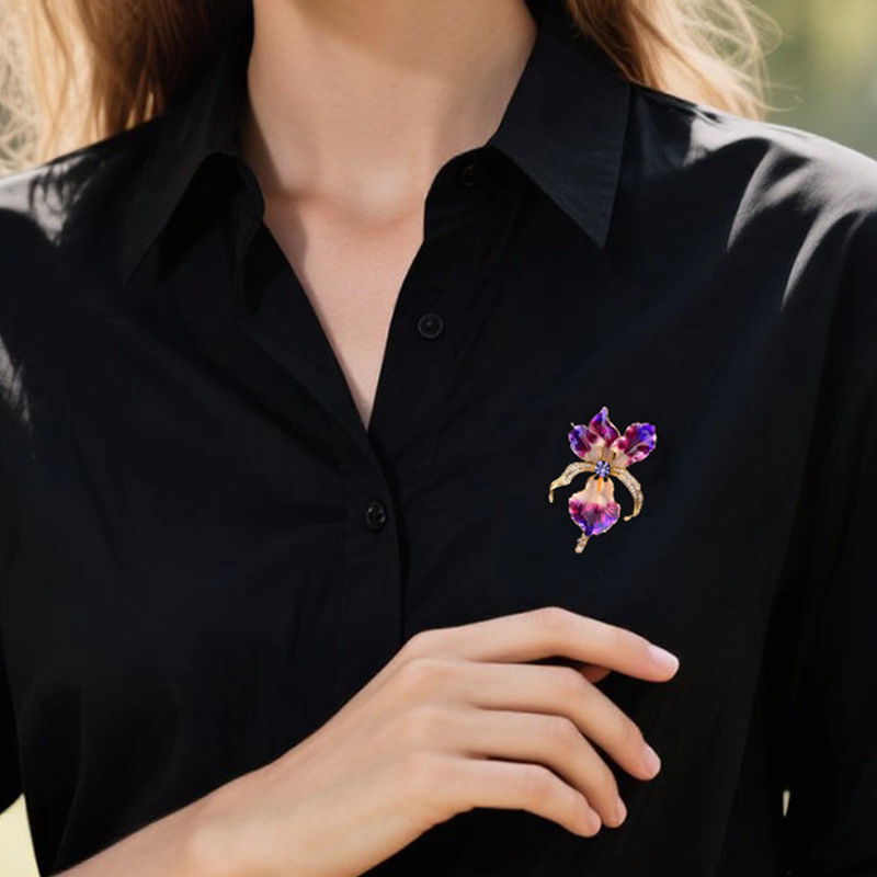 New Elegant and Fashionable Enamel Purple Iris Brooch, High-End Women's Accessible Luxury Corsage, Niche Pin, High-End Accessories