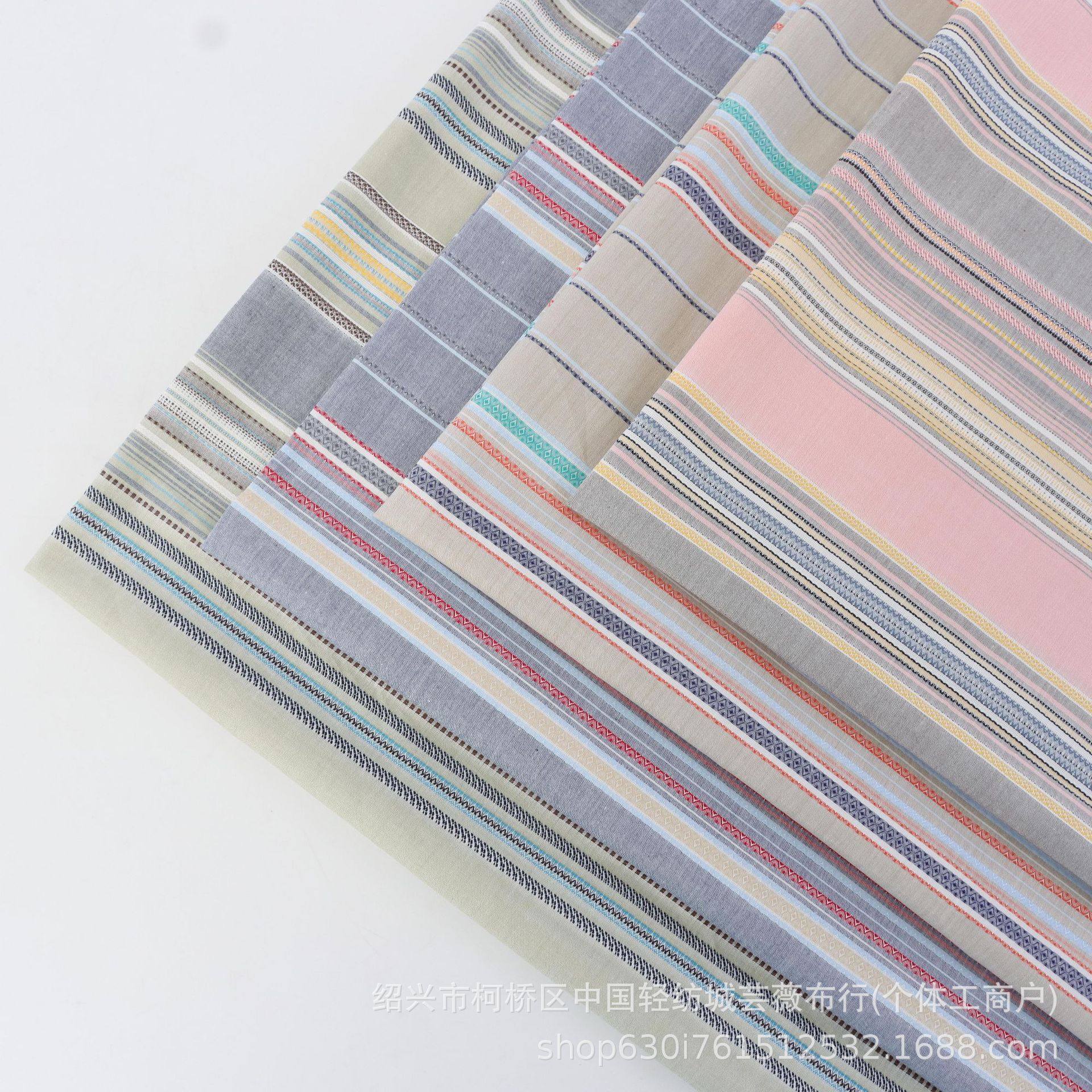 现货全棉提花色织条纹 新款热卖梭织条纹衬衫连衣裙服装色织面料