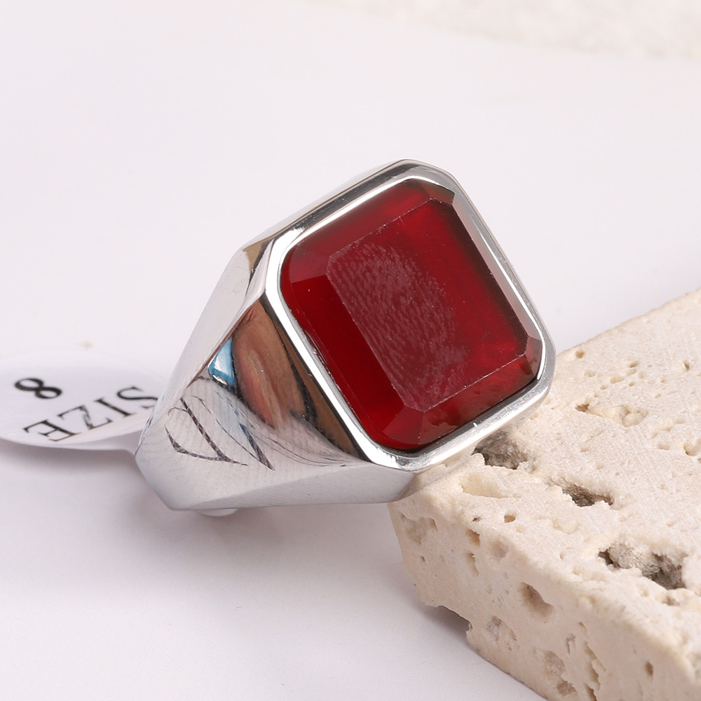 Designer style trendy and minimalist square set with glass and stone fingers, versatile and versatile ring_voghion.com