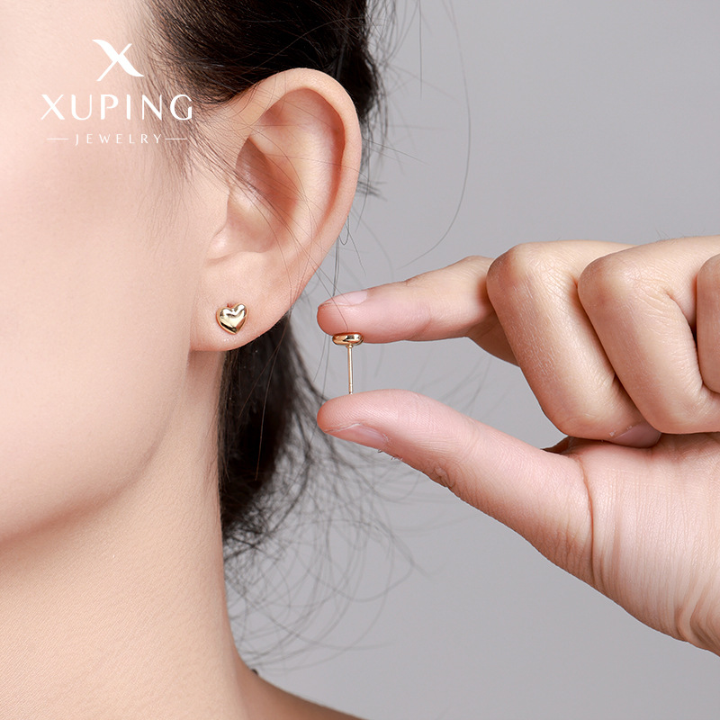 Xuping estilo simple brillante amor pernos de orejas fácil de usar para el viaje diario viento pequeño y exquisito orejas al por mayor mujeres