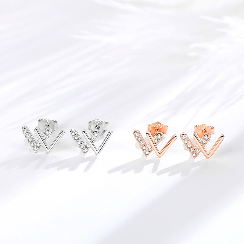 Pendientes de plata aguja letra W Pendientes de plata de ley de las mujeres pendientes de diamantes llenos de sentido de la moda aretes 925 al por mayor estilo japonés y coreano temperamento frío