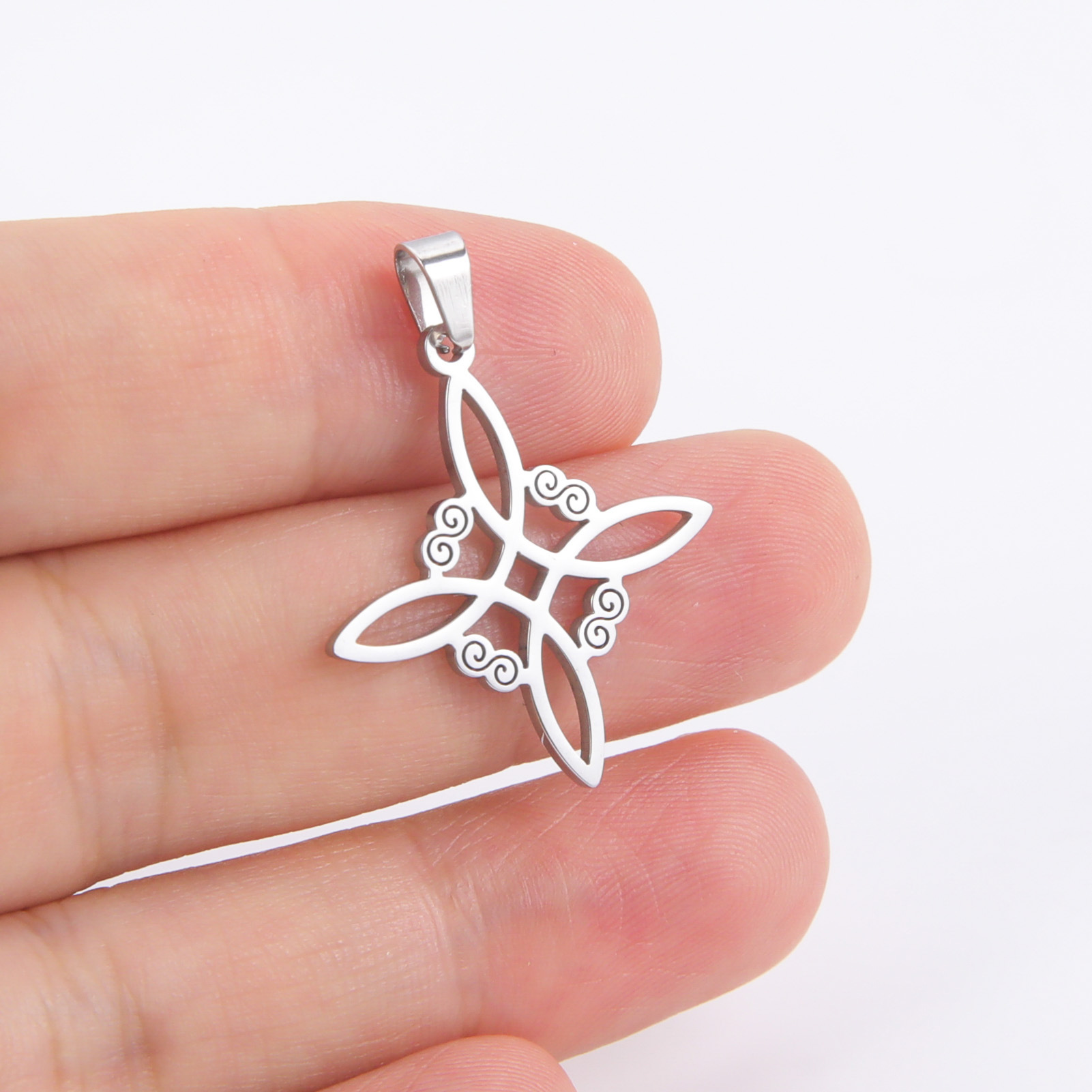 1 Piece Quantity 1 Piece 304 Stainless Steel Titanium Steel S-shaped Witches Knot Knot Pendant DIY Jewelry Accessories