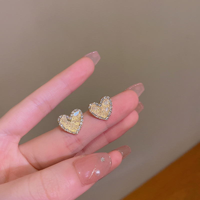 Luz de lujo de alto nivel nicho de diseño femenino sensación de aretes de bordilla temperamento perla asimetría joyería perla al por mayor