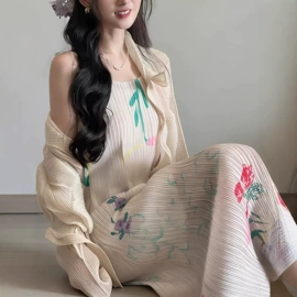 连衣裙;女式T恤;时尚休闲套装