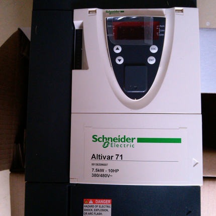 原装变频器2.2KW ATV71HU22N4Z重载全新现货质保一年