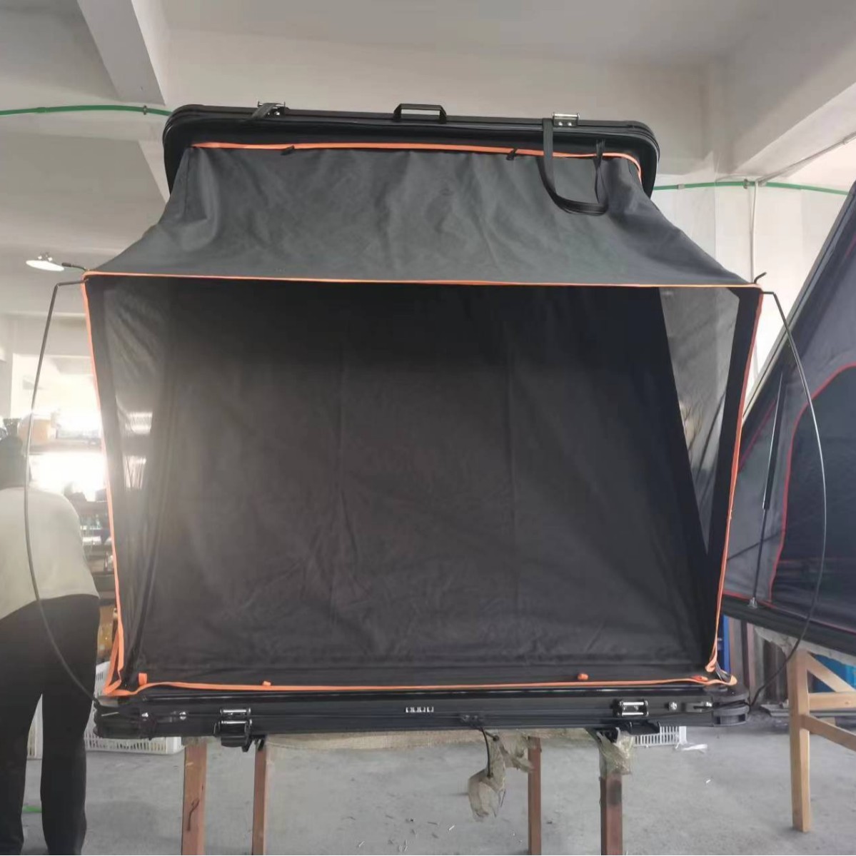 Carpa de techo automática de aleación de aluminio auto-conductora al aire libre RV plegable a prueba de agua camping viaje