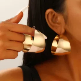 项链;戒指;耳钉