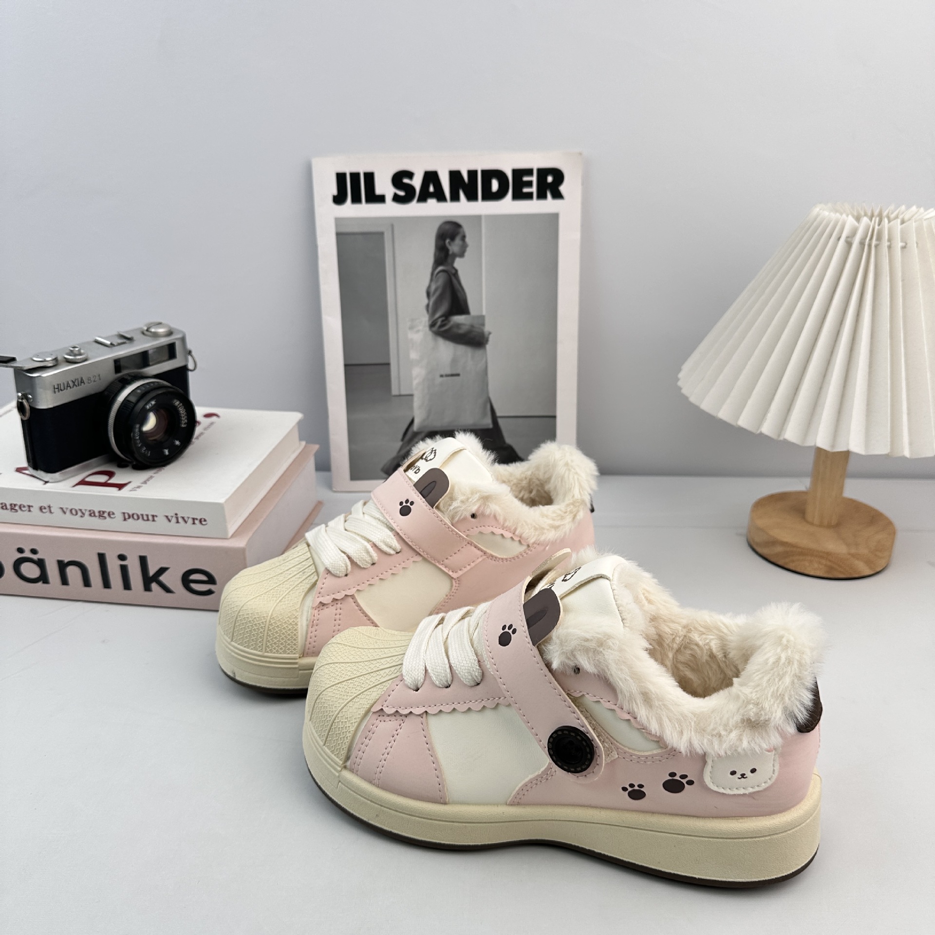 YUANBO2025 invierno zapatos de vello zapatos de mujer conchas zapatos deportivos de pan pequeños zapatos blancos de estilo universal nicho image 4