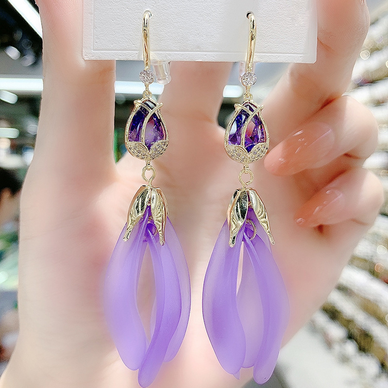 2024 Pendientes de borla de moda de nuevo estilo Pendientes largos de temperamento Pendientes de pétalo de espiga de circón con incrustaciones de súper hadas