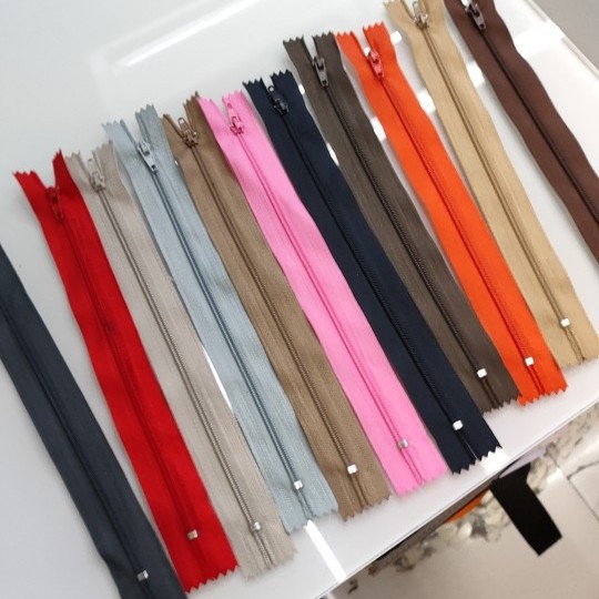 新品多款裤子可用拉链可D制3号尼龙闭尾条装拉链服饰配件厂家批发