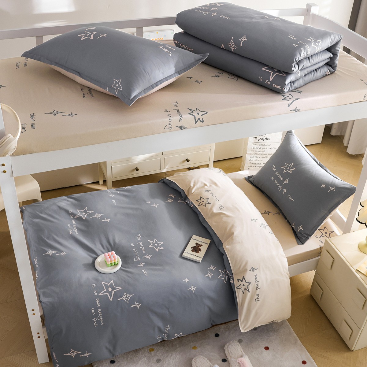 Dormitorio de estudiantes de tres piezas de cama de algodón, sábanas de algodón, sábanas de cama, un conjunto completo de seis colchas