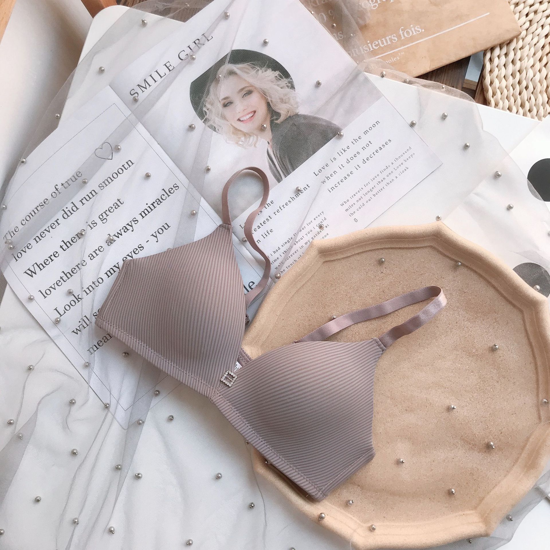 Ropa interior mujer estilo delgado sujetador de texto femenino sin anillo de acero recogido, antiflacidez, rayas cómodas sin costuras