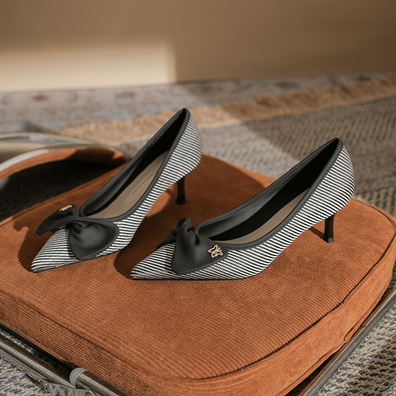 Décolleté donna classiche con fiocco e tacco a spillo elegante_voghion.com