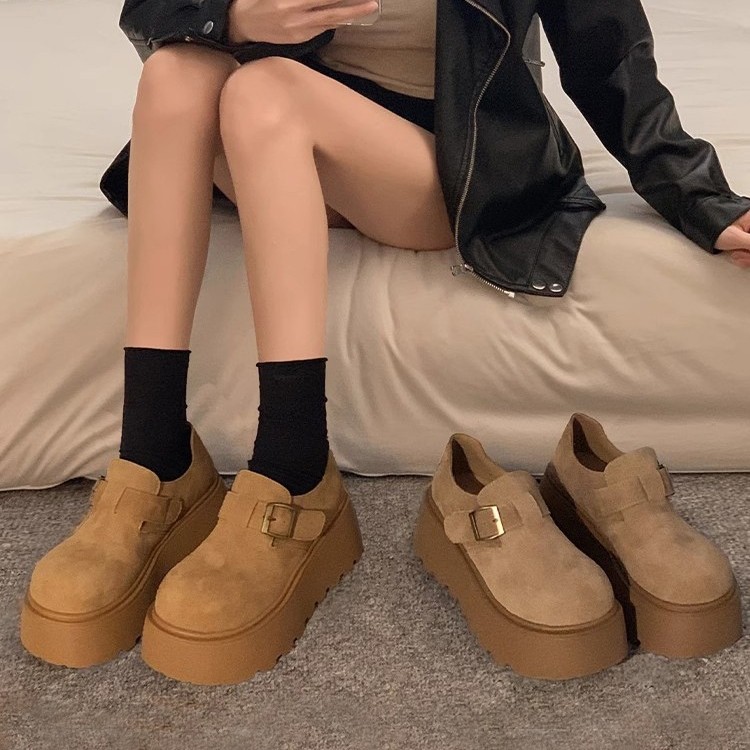 Universal demi-season loafers platform