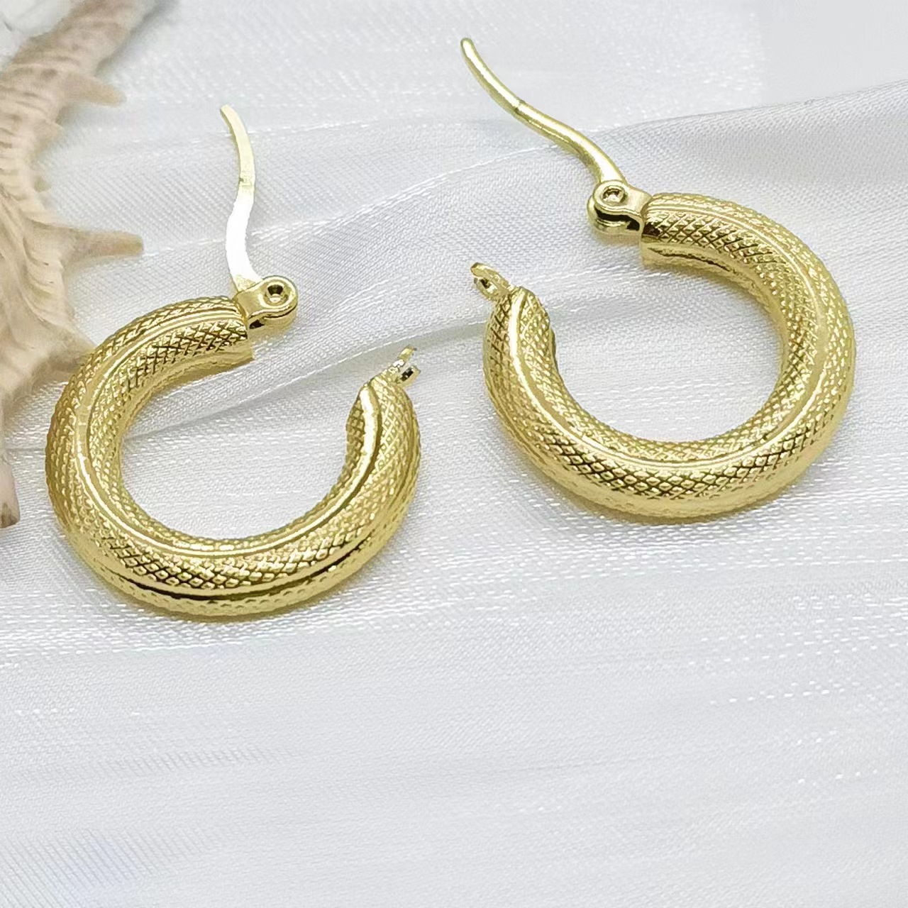 1 Pair Streetwear Solid Color Plating Stainless Steel Hoop Earrings display picture 3