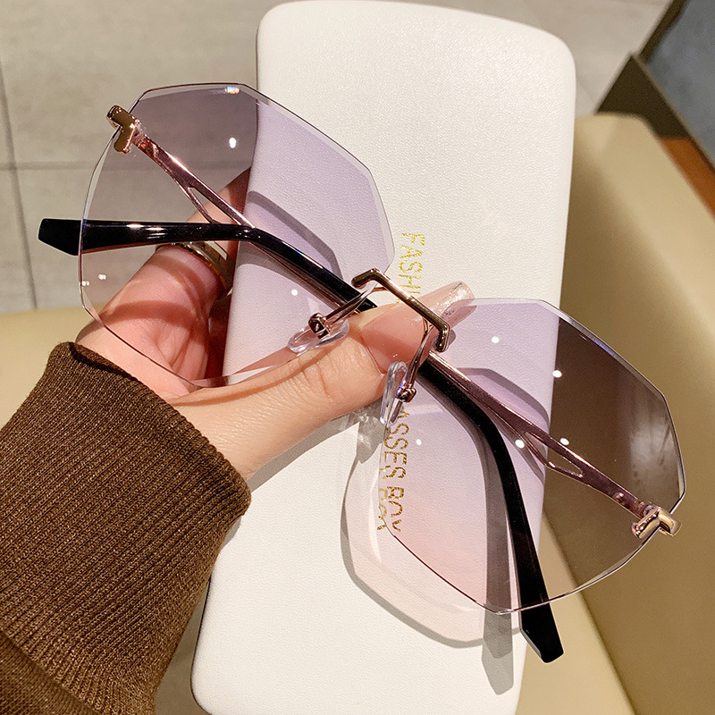 회색과 핑크 회색으로 로즈 골드