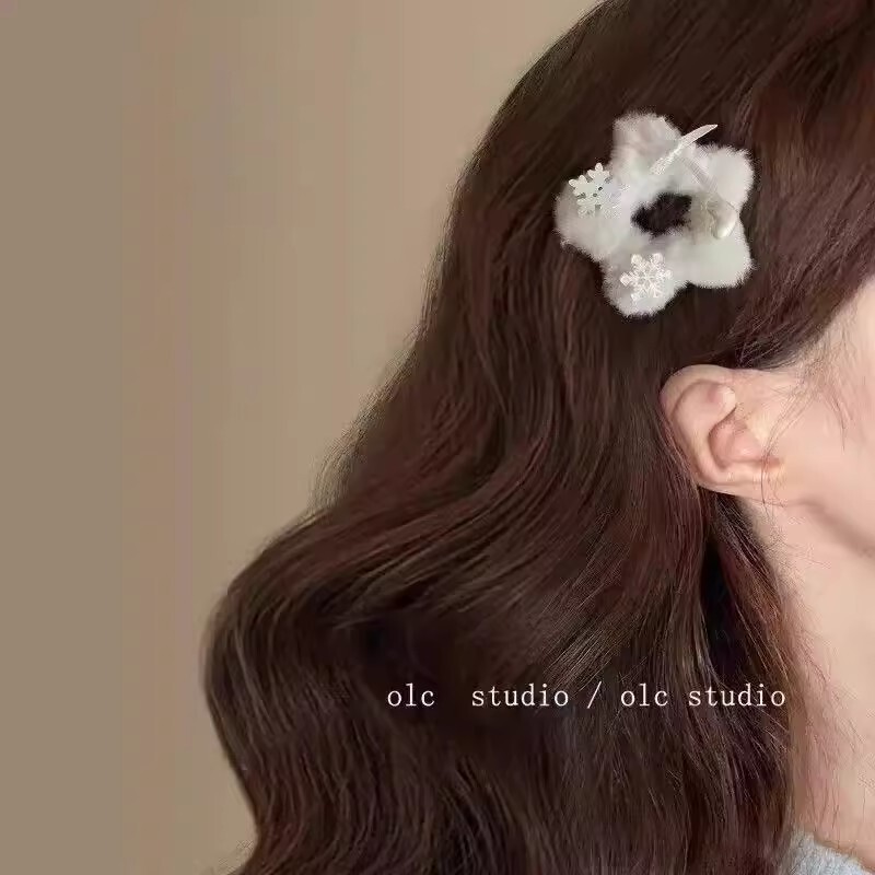 Snowflake Heart Plush Hair Clip~ Autumn and Winter Gentle Atmosphere, High Aesthetic Value, Pure and Desirable Style, High-End Feel, Handmade Bb Clip for Women