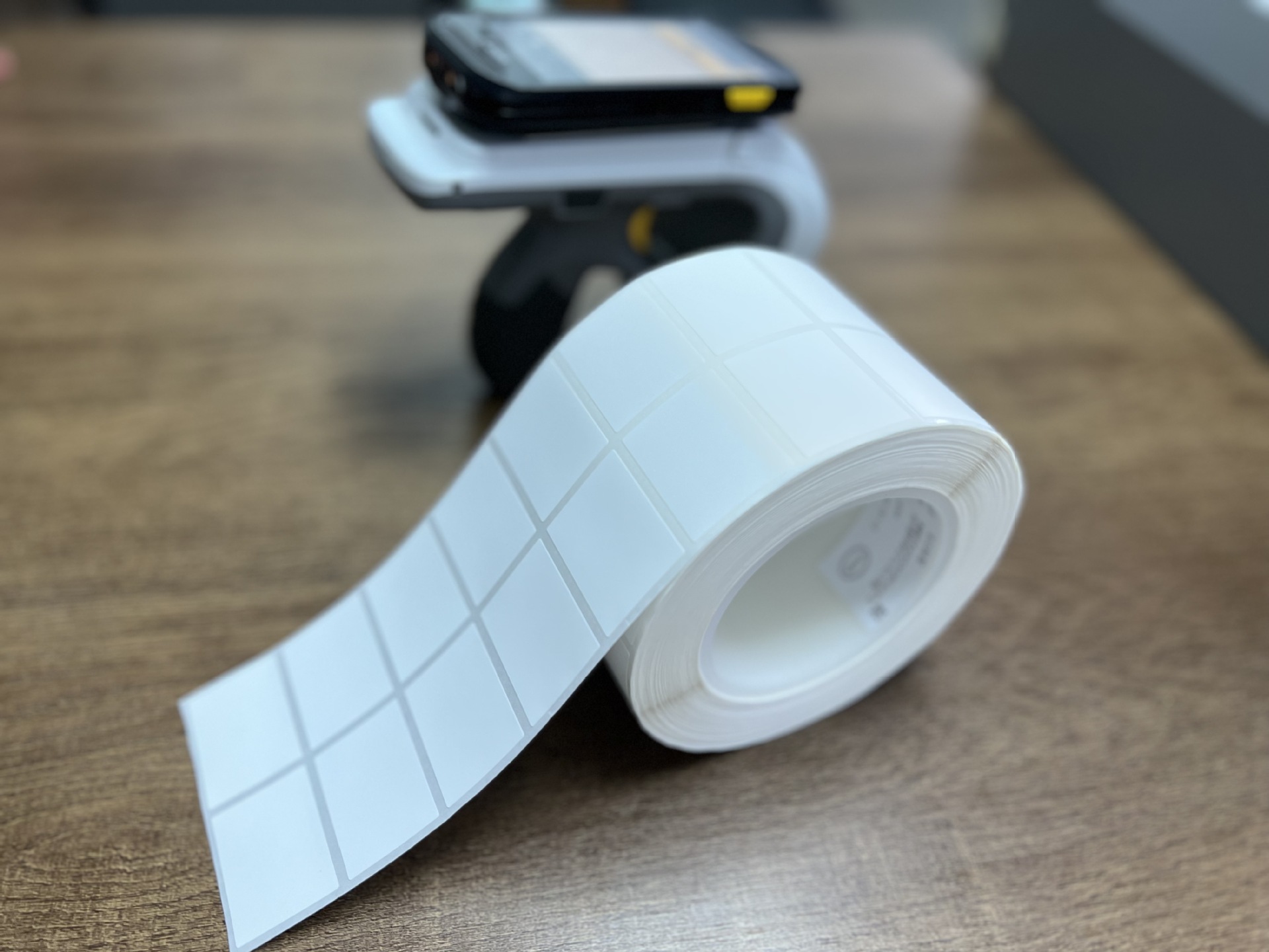 艾利隐形底纸标贴Linerless thermal self-adhesive3防热敏不干胶