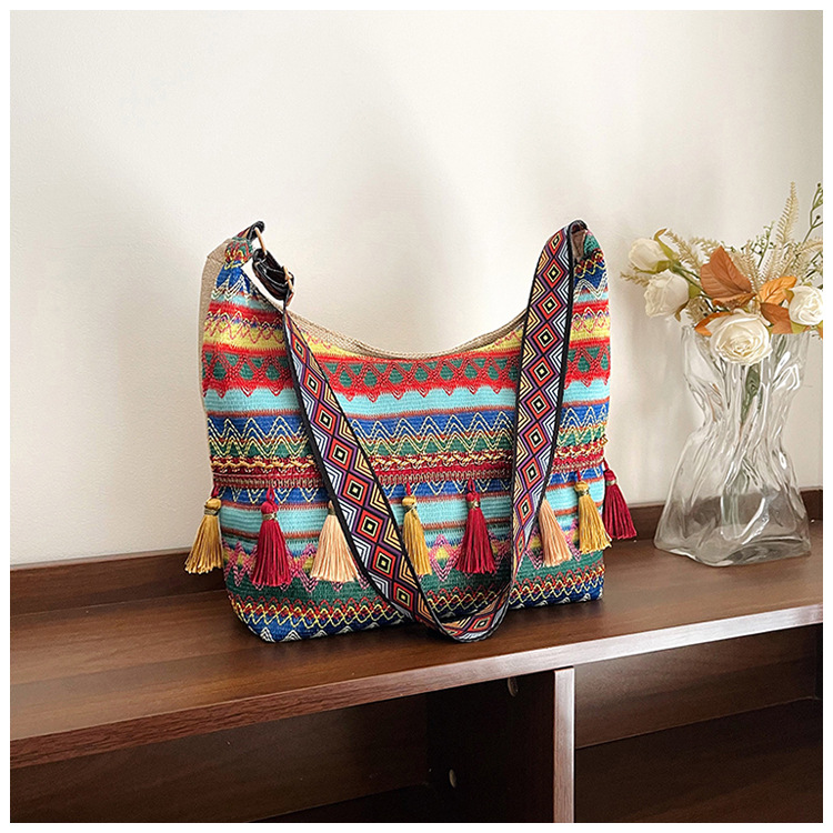 Large-capacity tote bag 2025 Summer new style trendy, simple and casual women's single-shoulder bag, artistic Chinese-style tassel bag undefined