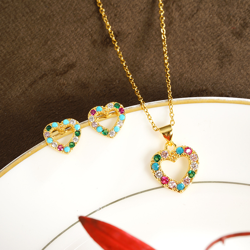 Antiguo estilo europeo y americano, color con incrustaciones de amor, collar hueco, pendientes, moda, lujo ligero, joyería de larga duración para mujeres