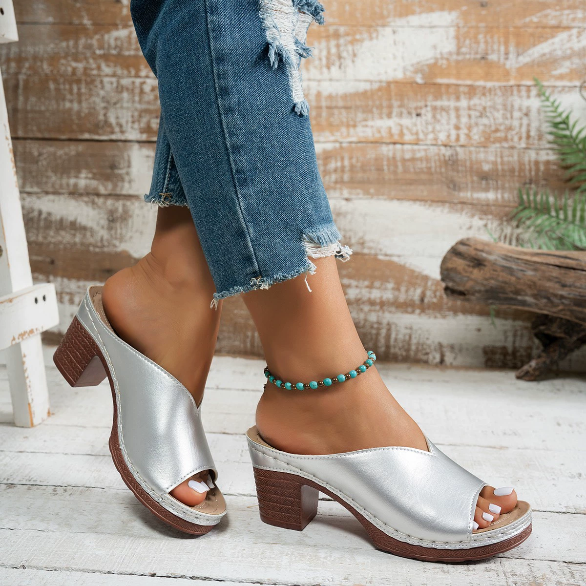 Европейские и американские экспортные независимые станции. Летние пляжные шлепанцы в британском стиле 2025 года, на толстом каблуке, без застежек, для женщин, оптом.