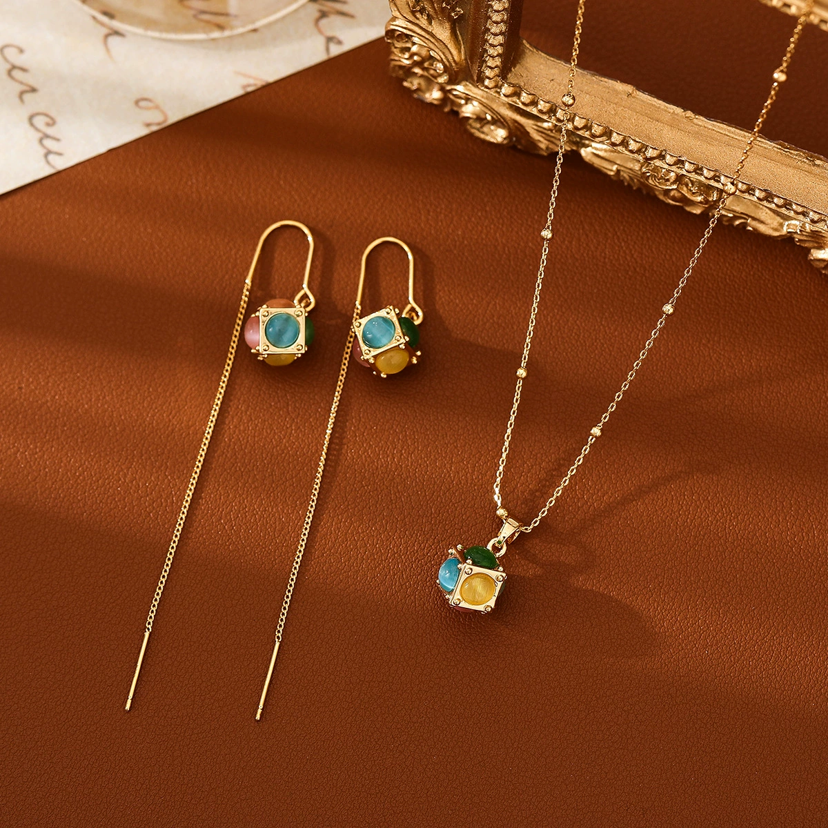 Long earrings, cat's eye, simple and elegant design