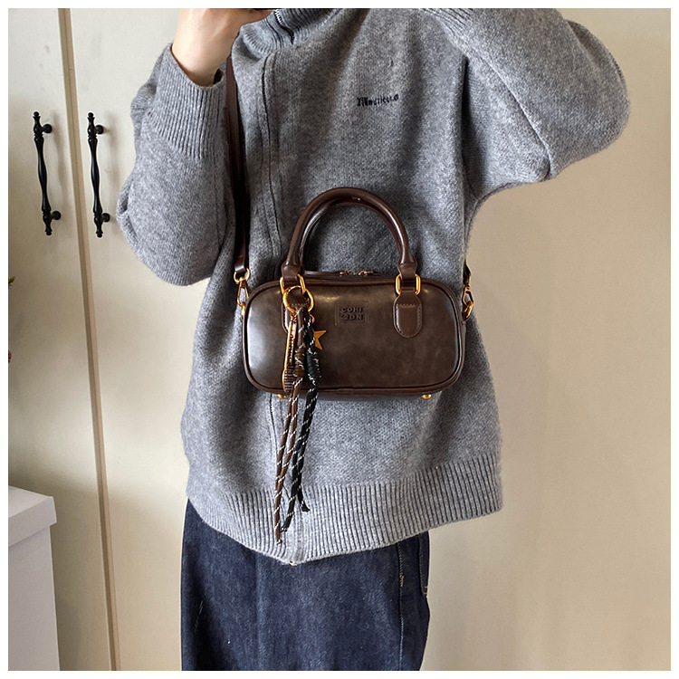 2024 New fashion bags for women, autumn and winter style, simple and fashionable work commute bag, retro single-shoulder underarm bag for women undefined